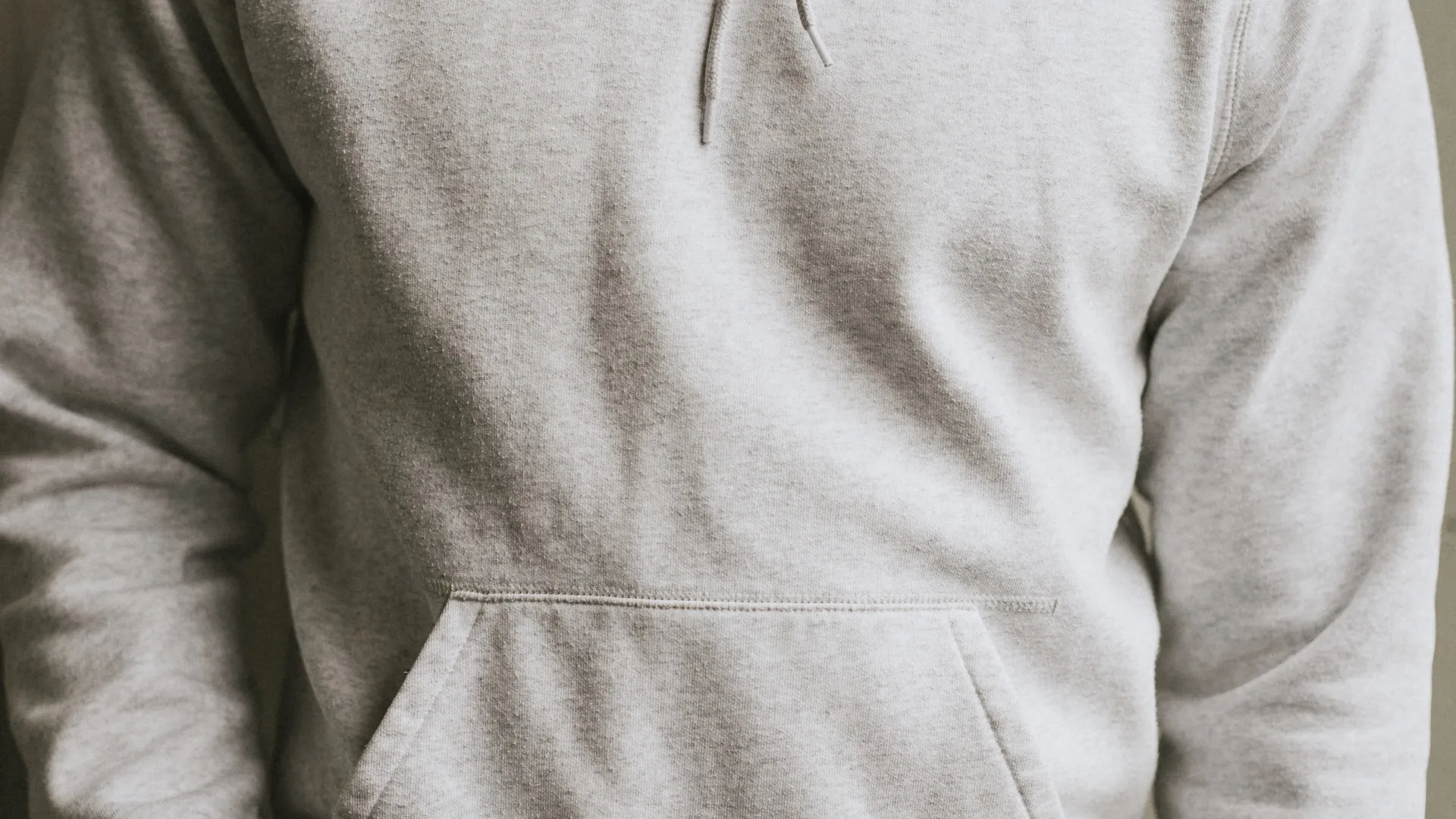 Textile publicitaire : pourquoi le hoodie personnalisé séduit les professionnels ?