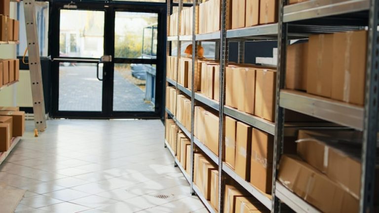Comment améliorer la productivité grâce à un stockage logistique bien conçu ?